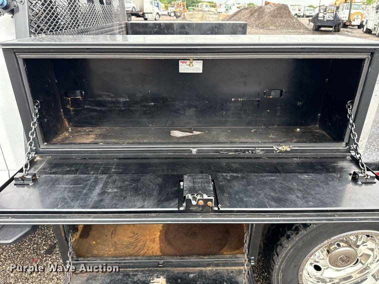 image for item EG5853 2018 Ford F550 Crew Cab flatbed truck