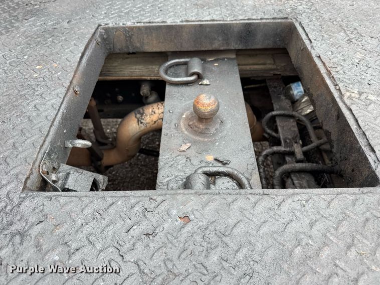 image for item EG5853 2018 Ford F550 Crew Cab flatbed truck