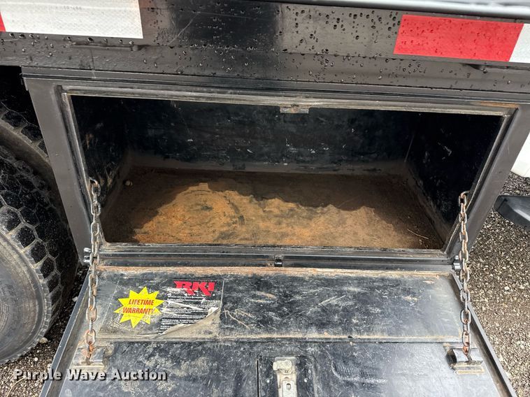 image for item EG5853 2018 Ford F550 Crew Cab flatbed truck