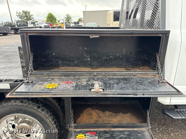 image for item EG5853 2018 Ford F550 Crew Cab flatbed truck