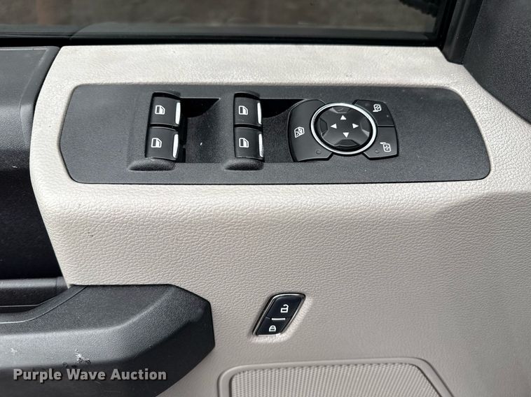 image for item EG5853 2018 Ford F550 Crew Cab flatbed truck