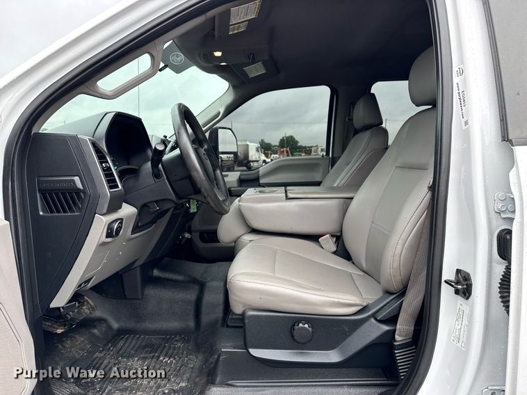 image for item EG5853 2018 Ford F550 Crew Cab flatbed truck