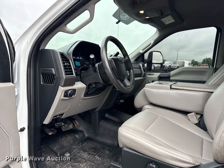 image for item EG5853 2018 Ford F550 Crew Cab flatbed truck