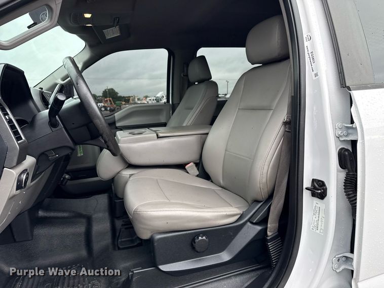 image for item EG5853 2018 Ford F550 Crew Cab flatbed truck