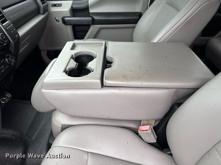 image for item EG5853 2018 Ford F550 Crew Cab flatbed truck