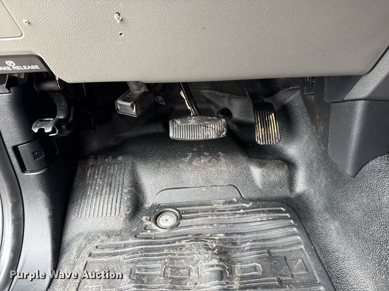 image for item EG5853 2018 Ford F550 Crew Cab flatbed truck