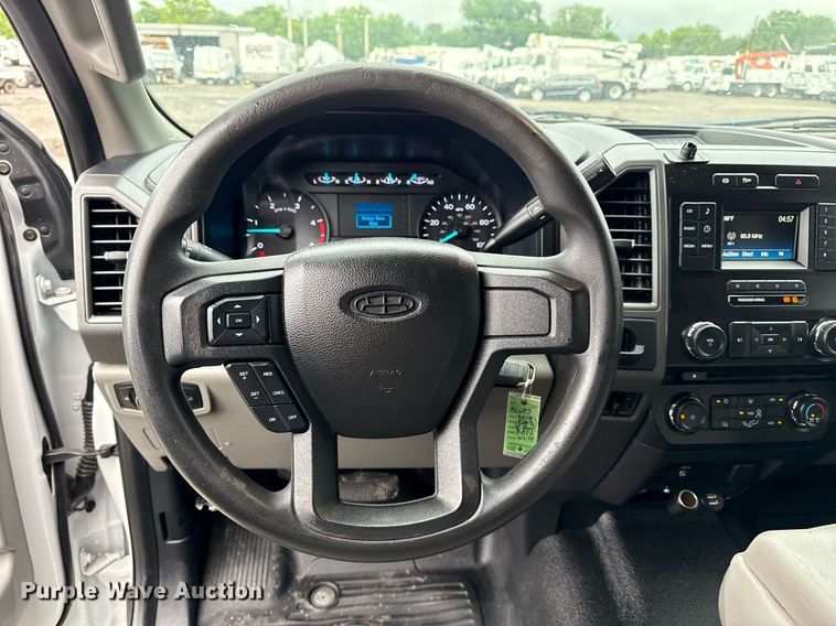 image for item EG5853 2018 Ford F550 Crew Cab flatbed truck