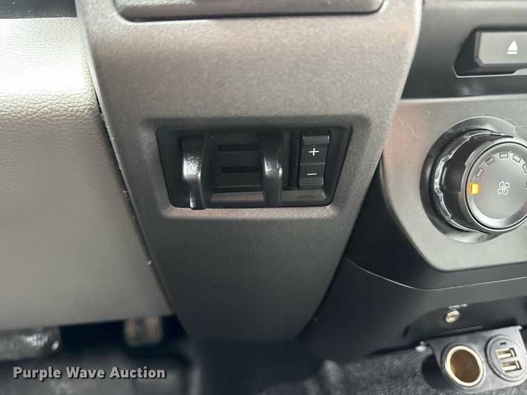 image for item EG5853 2018 Ford F550 Crew Cab flatbed truck