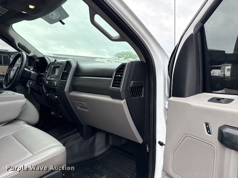 image for item EG5853 2018 Ford F550 Crew Cab flatbed truck