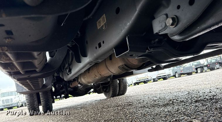 image for item EG5853 2018 Ford F550 Crew Cab flatbed truck