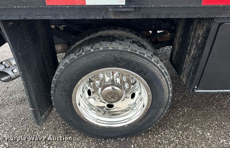 image for item EG5853 2018 Ford F550 Crew Cab flatbed truck