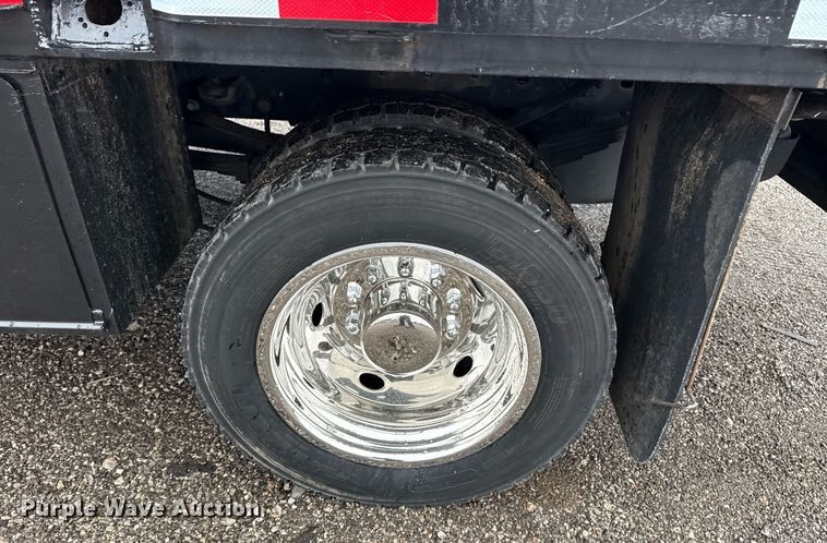 image for item EG5853 2018 Ford F550 Crew Cab flatbed truck