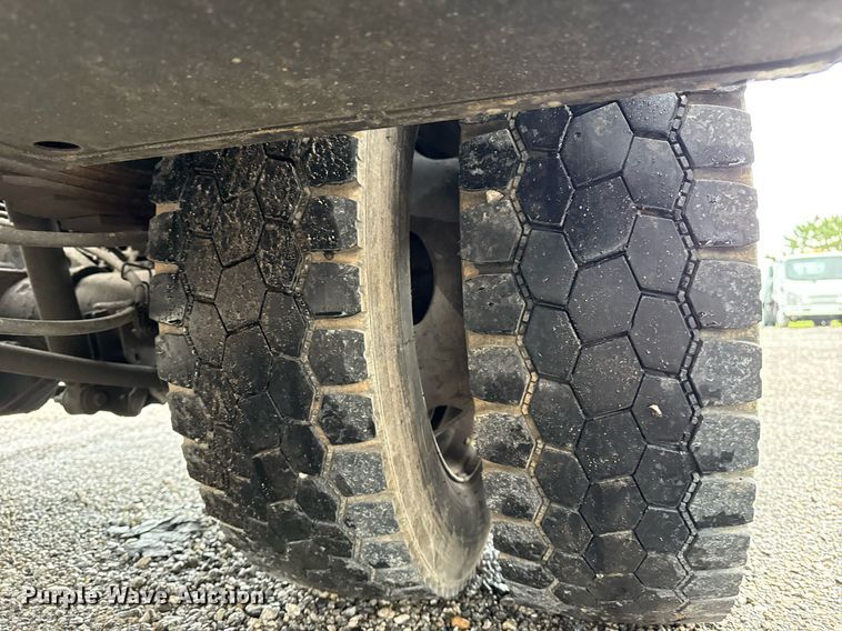 image for item EG5853 2018 Ford F550 Crew Cab flatbed truck