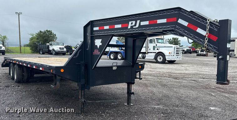 image for item EG5856 2015 PJ Trailers equipment trailer
