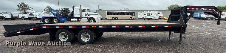 image for item EG5856 2015 PJ Trailers equipment trailer