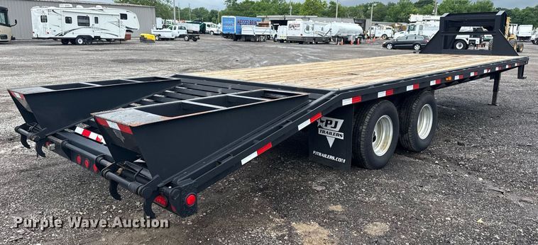 image for item EG5856 2015 PJ Trailers equipment trailer