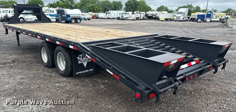 image for item EG5856 2015 PJ Trailers equipment trailer