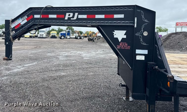 image for item EG5856 2015 PJ Trailers equipment trailer