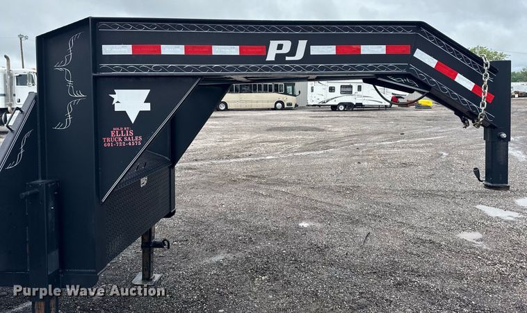 image for item EG5856 2015 PJ Trailers equipment trailer