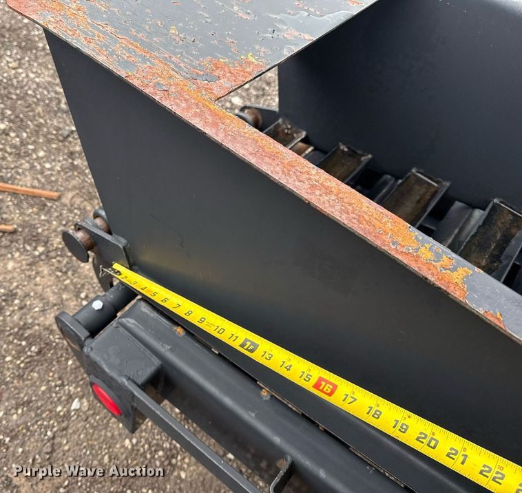 image for item EG5856 2015 PJ Trailers equipment trailer