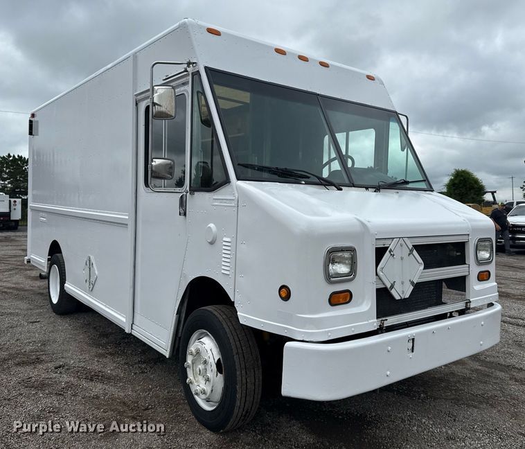 image for item EG5889 2001 Freightliner MT45  delivery truck