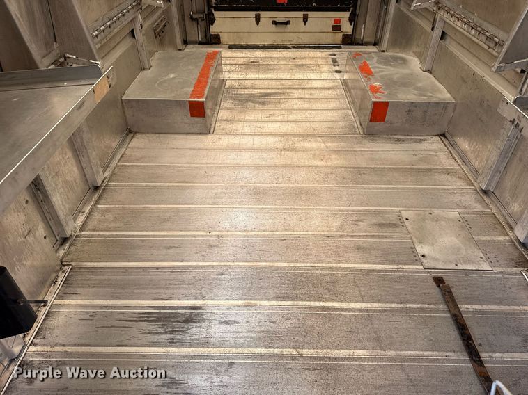 image for item EG5889 2001 Freightliner MT45  delivery truck