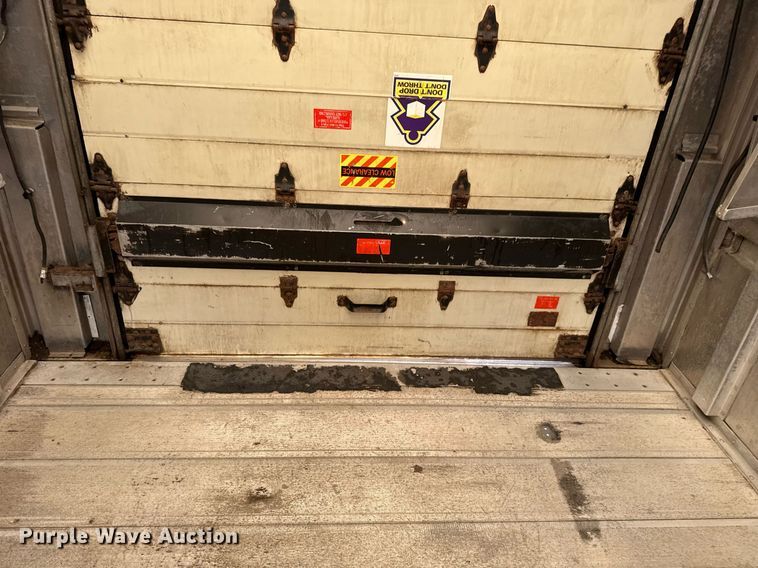 image for item EG5889 2001 Freightliner MT45  delivery truck