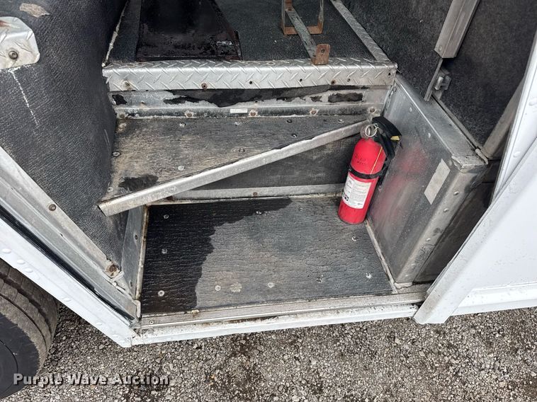 image for item EG5889 2001 Freightliner MT45  delivery truck