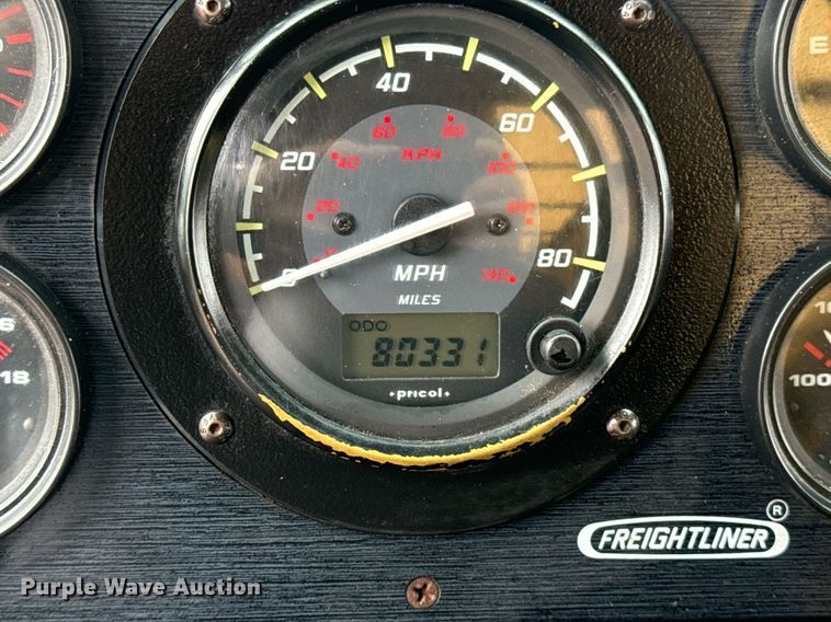 image for item EG5889 2001 Freightliner MT45  delivery truck