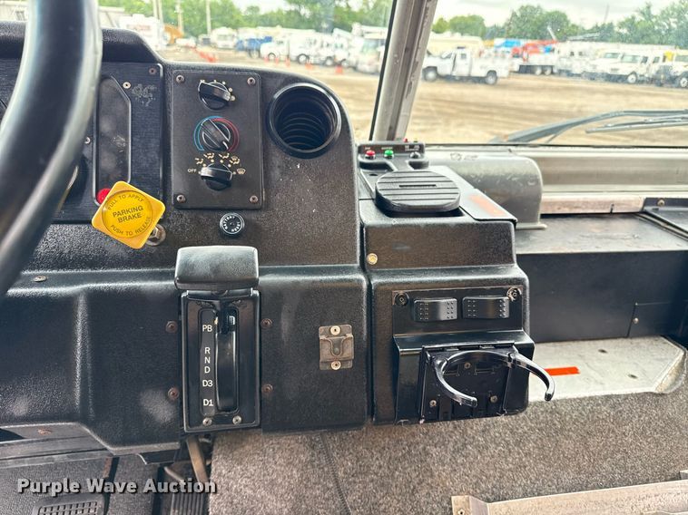 image for item EG5889 2001 Freightliner MT45  delivery truck