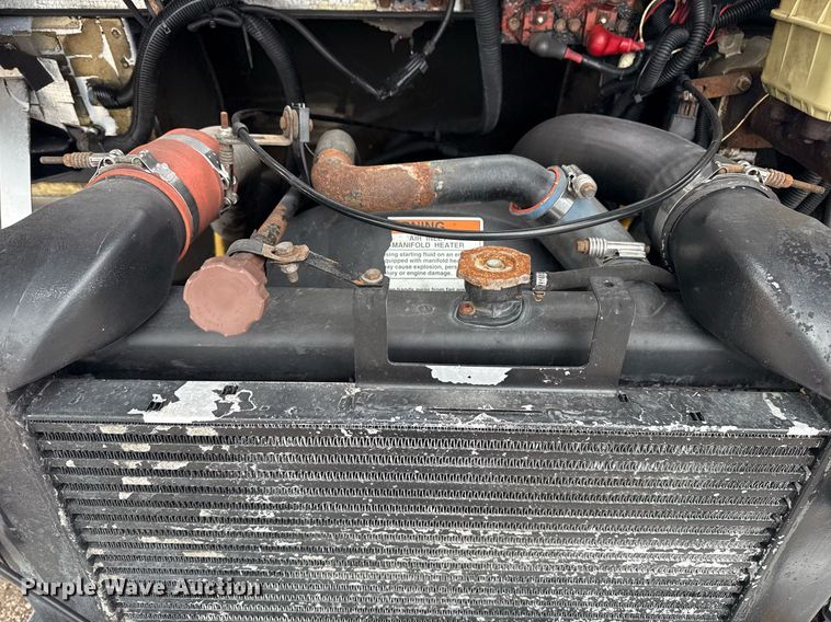 image for item EG5889 2001 Freightliner MT45  delivery truck