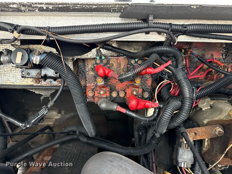 image for item EG5889 2001 Freightliner MT45  delivery truck