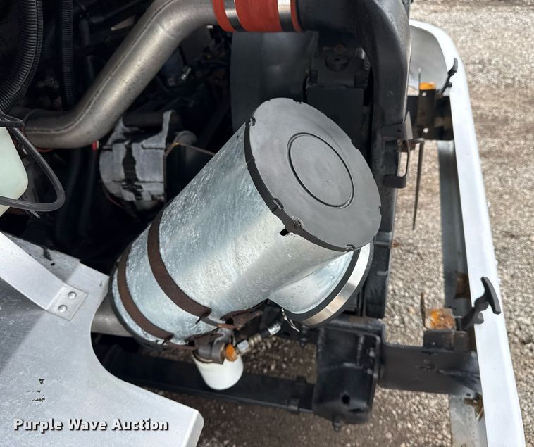 image for item EG5889 2001 Freightliner MT45  delivery truck