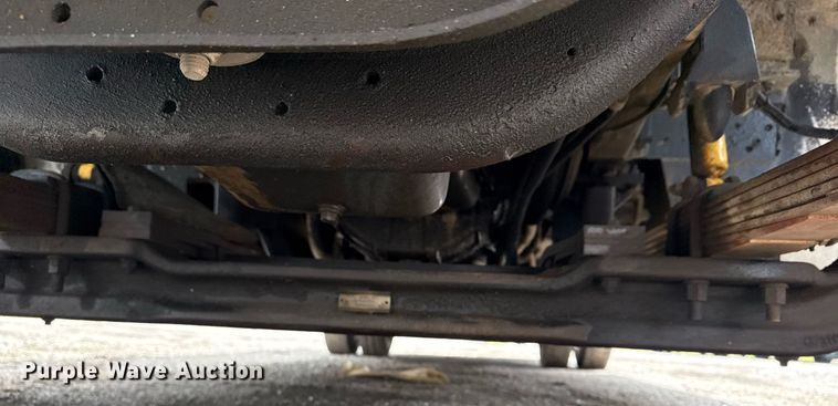 image for item EG5889 2001 Freightliner MT45  delivery truck