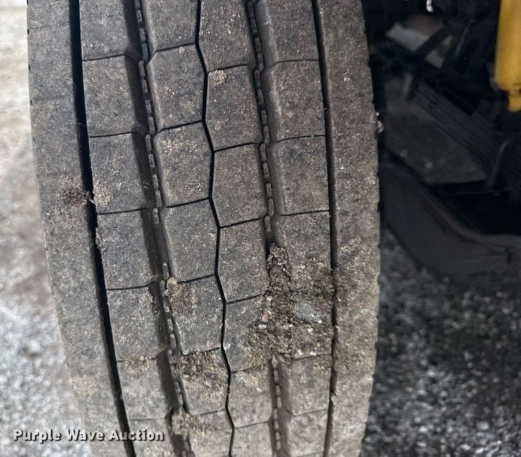 image for item EG5889 2001 Freightliner MT45  delivery truck