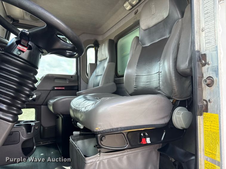 image for item EG5898 2016 Kenworth T270 box truck