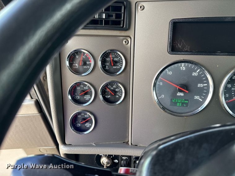 image for item EG5898 2016 Kenworth T270 box truck