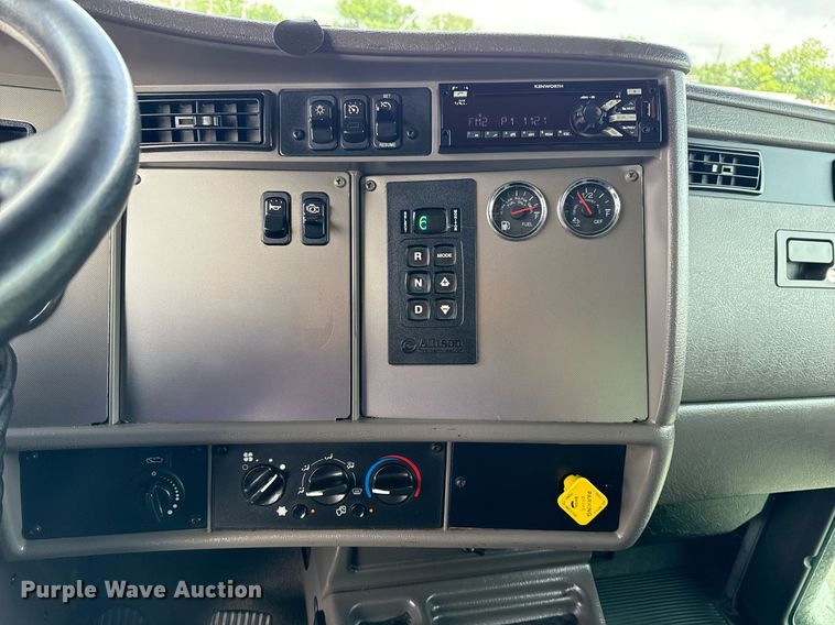 image for item EG5898 2016 Kenworth T270 box truck