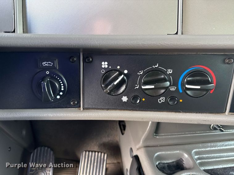 image for item EG5898 2016 Kenworth T270 box truck