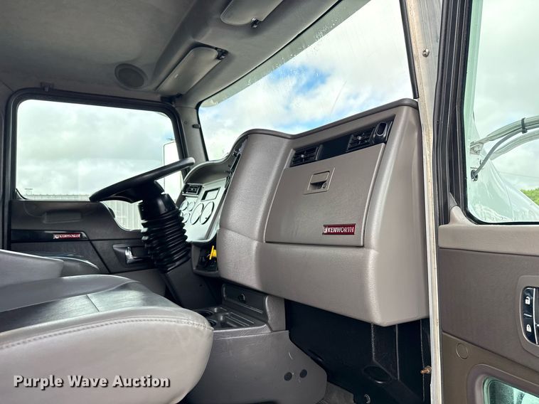 image for item EG5898 2016 Kenworth T270 box truck
