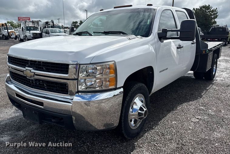image for item EG5900 2010 Chevrolet Silverado 3500HD Crew Cab flatbed pickup truck