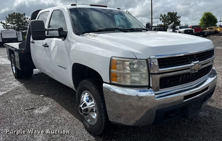image for item EG5900 2010 Chevrolet Silverado 3500HD Crew Cab flatbed pickup truck