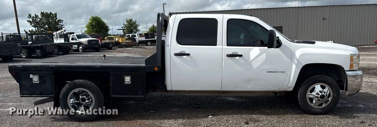 image for item EG5900 2010 Chevrolet Silverado 3500HD Crew Cab flatbed pickup truck