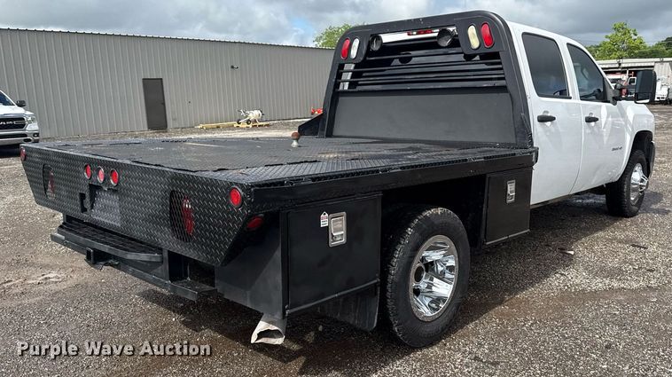 image for item EG5900 2010 Chevrolet Silverado 3500HD Crew Cab flatbed pickup truck
