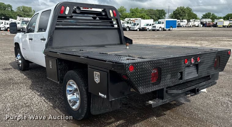 image for item EG5900 2010 Chevrolet Silverado 3500HD Crew Cab flatbed pickup truck
