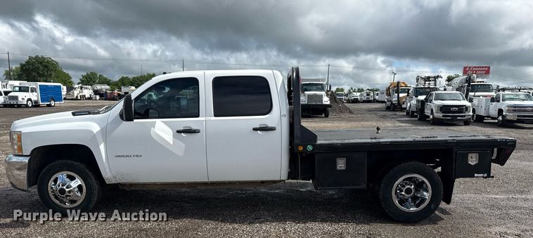 image for item EG5900 2010 Chevrolet Silverado 3500HD Crew Cab flatbed pickup truck