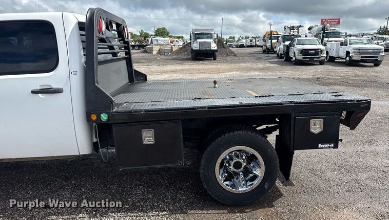 image for item EG5900 2010 Chevrolet Silverado 3500HD Crew Cab flatbed pickup truck
