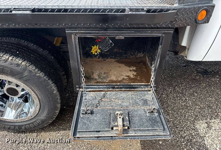 image for item EG5900 2010 Chevrolet Silverado 3500HD Crew Cab flatbed pickup truck