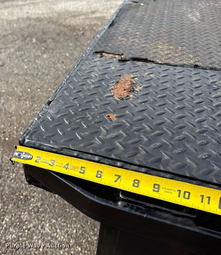 image for item EG5900 2010 Chevrolet Silverado 3500HD Crew Cab flatbed pickup truck