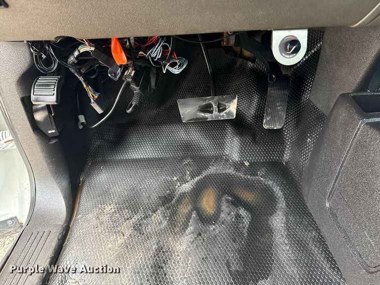 image for item EG5900 2010 Chevrolet Silverado 3500HD Crew Cab flatbed pickup truck